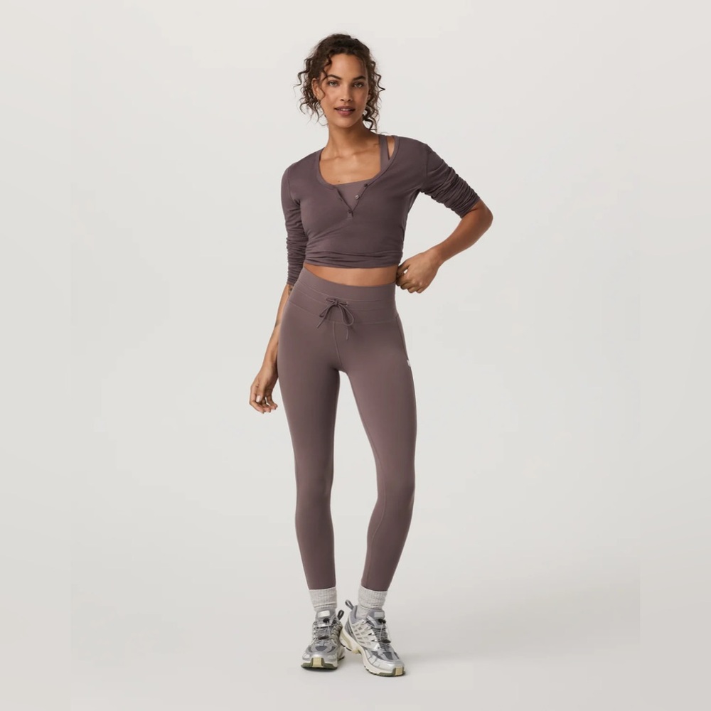 NWT Vuori Daily Form Legging Huckleberry